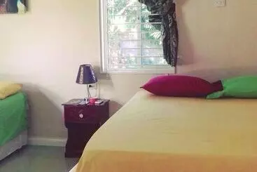 Hotbox Bud & Breakfast   Hostel