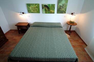 Отель Agriturismo Casale Le Selvette