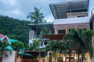 بنسيون Jurias Garden