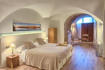 هتل El Petit Convent