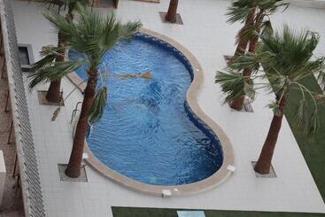 Отель Golden Tulip Al Khobar Suites