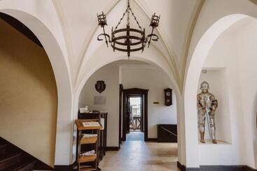 Hotel Podu' Cu Lanturi