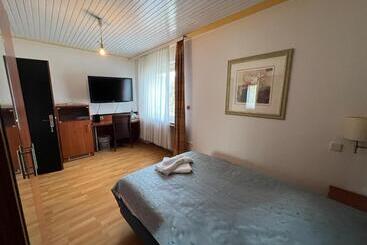 酒店 Restaurant Heidrich