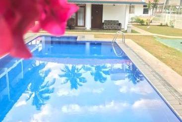 Otel White Rose Beach Resort