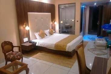 Hotel Raj Mahal Resort & Spa