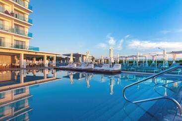 The Blue Ivy Hotel & Suites