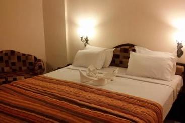 ホテル Srichackra International