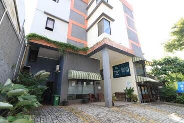 Hotell Uptown Residence Syariah Pondok Pinang