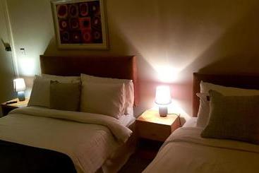 مبيت وإفطار The Auld Triangle