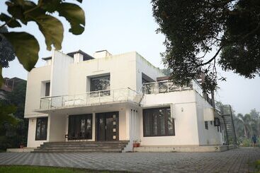 Bed and Breakfast Nadhiyoram River Retreat