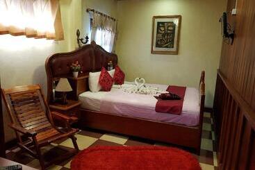 Hotell Sakura Wood House