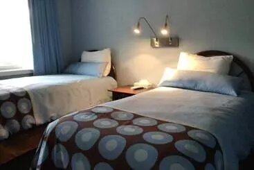 Hitching Post Country Motel