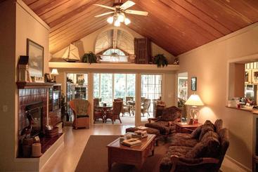 Inn At Harbour Ridge B&b