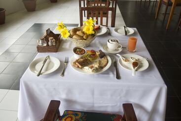 Курорт Antonio Beach Hotel And Spa