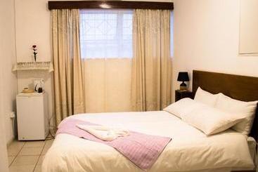 تختخواب و صبحانه Yoieli Guest House