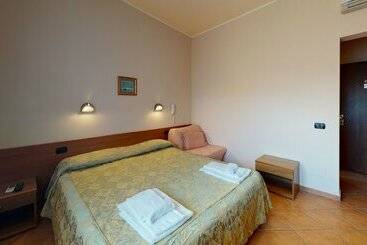 בית מלון כפרי Residence Mirafiori