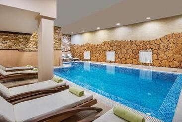 Royal Park Hotel & Apartments