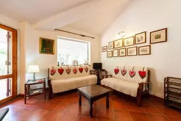 ベッドアンドブレックファースト Guest House Villa Verde   Short Term Room Rentals