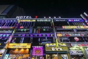 Hotel J