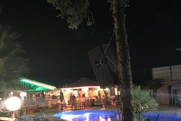 בית מלון כפרי Le Banana's