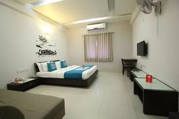 Hotel Oyo 5054 Sunnstep Club