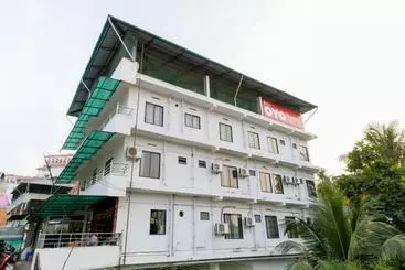 Hotel Oyo 8273 Diamond Inn