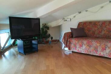 تختخواب و صبحانه Mansarda Raggio Di Sole