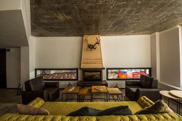 ホテル Bakuriani In