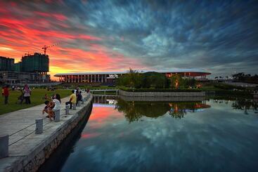 Hotel De Houz   Trefoil Setia Alam Home Stay