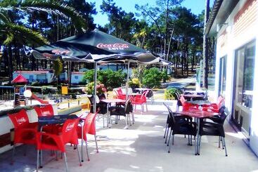 בית מלון כפרי Parque De Campismo Orbitur Valado