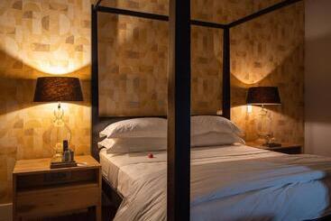 Atholplace Hotel & Villa