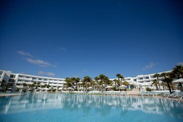 ホテル Lixus Beach Resort   All In