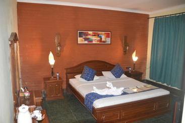 Отель Bagus Beach Resort Lovina