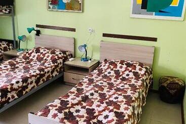 هاستل Lovely Goris