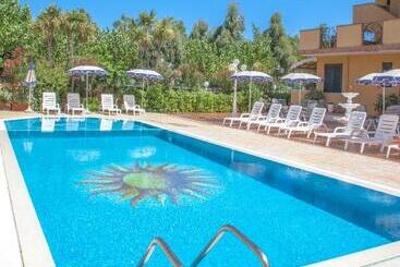 ホテル Costazzurra