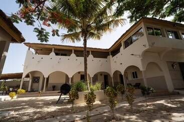 تختخواب و صبحانه La Teranga Toubacouta