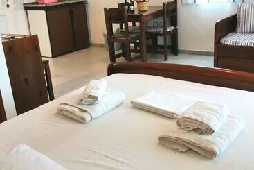 Diamantis Studios & Apartments