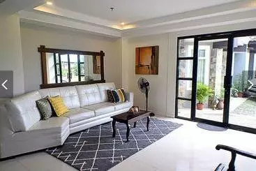 هتل The Guest House Laoag