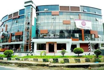 Otel Wayanad Royal Crown