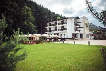 Hotelli Piatra Pinului Ski & Spa