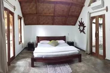 ベッドアンドブレックファースト Villa Paradise   Bukit Lawang