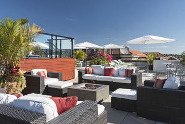 Отель Club Level Suites at Inn On Fifth