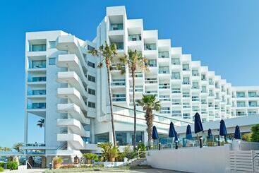 Leonardo Plaza Cypria Maris Beach Hotel & Spa