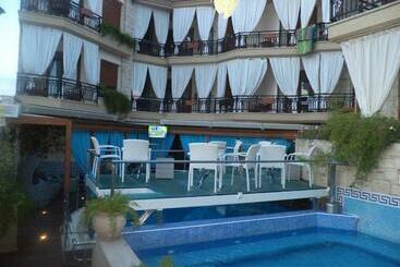 Отель Giannis & Foteini