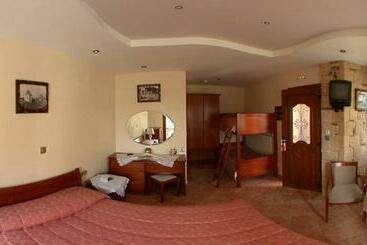 Hotel Giannis & Foteini