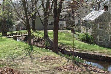 Отель Inn At Millrace Pond