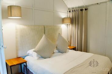 فندق Pleasant Places By Sanaandi