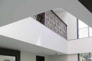 هتل The Flora Grand