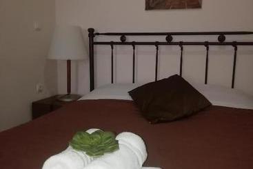 아파트 Mastic Point Studios