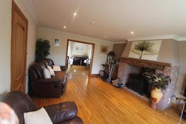 مبيت وإفطار Woodlands Guest Accomadation